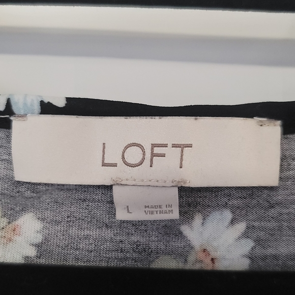 ⭐️Loft blouse - Picture 2 of 4